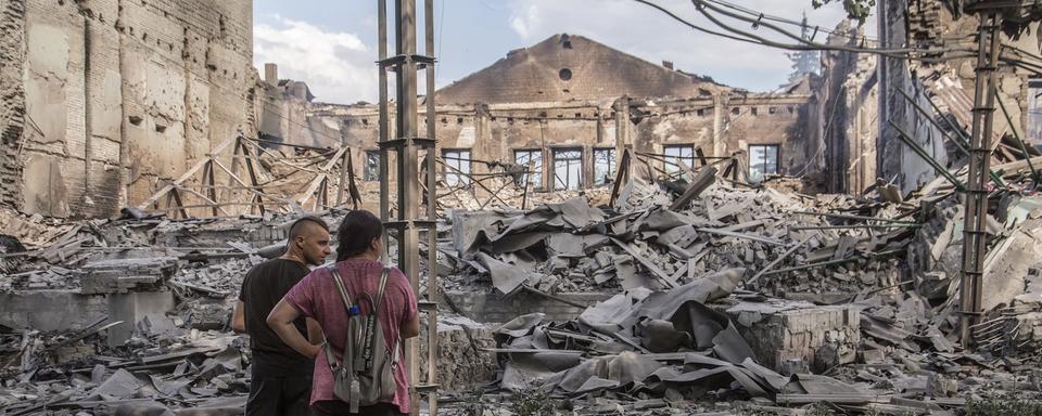 Les troupes russes infligeraient des destructions catastrophiques" à Lyssytchansk, ville voisine de Severodonetsk, selonle gouverneur de la région de Lougansk. [Keystone - Oleksandr Ratushniak]