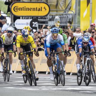Des cyclistes du Tour de France au Danemark, le 3 juillet. [EPA/Keystone - Mads Claus Rasmussen]