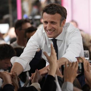 Emmanuel Macron à Figeac le 22 avril 2022. [AP Photo/Keystone - Christophe Ena]