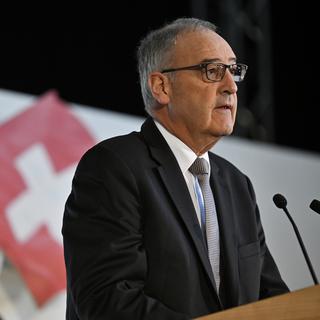 Le conseiller fédéral Guy Parmelin à l'assemblée des délégués de l'UDC, le 9 avril 2022 à Coire (GR). [Keystone - Gian Ehrenzeller]