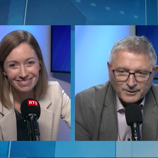 Débat entre Johanna Gapany, vice-présidente du PLR et conseillère aux Etats fribourgeoise, Charles Juillard, vice-président du Centre et conseiller aux Etats jurassien et Xavier Oberson, professeur de droit fiscal à la Faculté de droit de l'Université de Genève. [RTS - RTS]