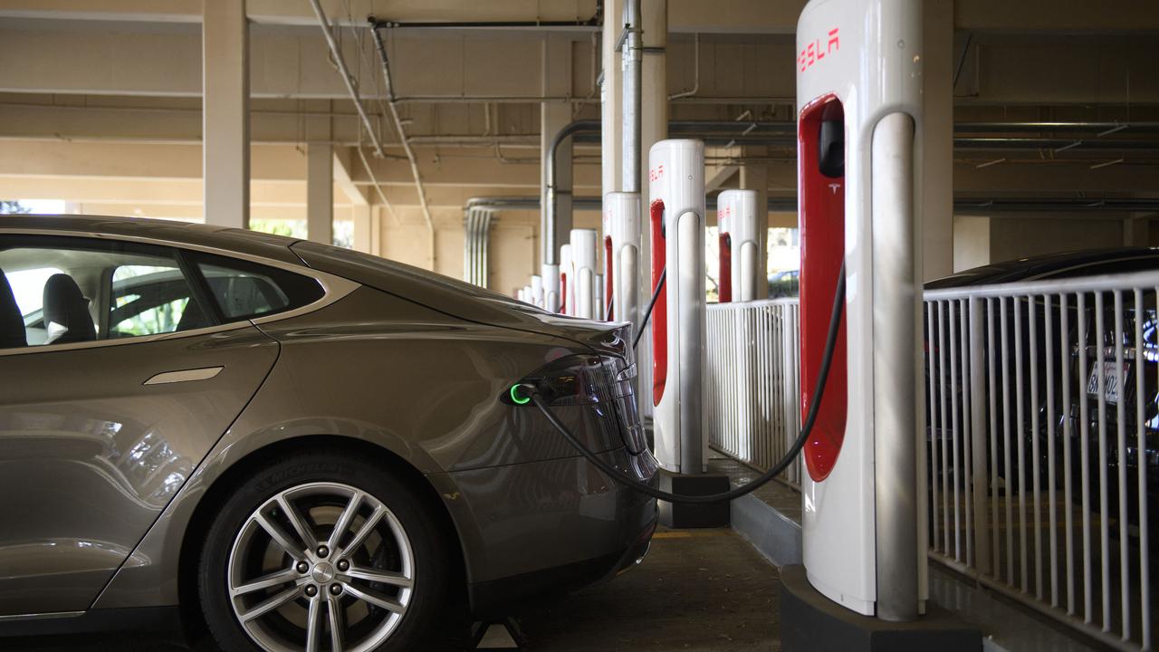 La Californie ne veut plus voir de voitures polluantes vendues dès 2035 sur son territoire. Elle mise sur les véhicules électriques, à hydrogène ou quelques hybrides. [Patrick T. Fallon]