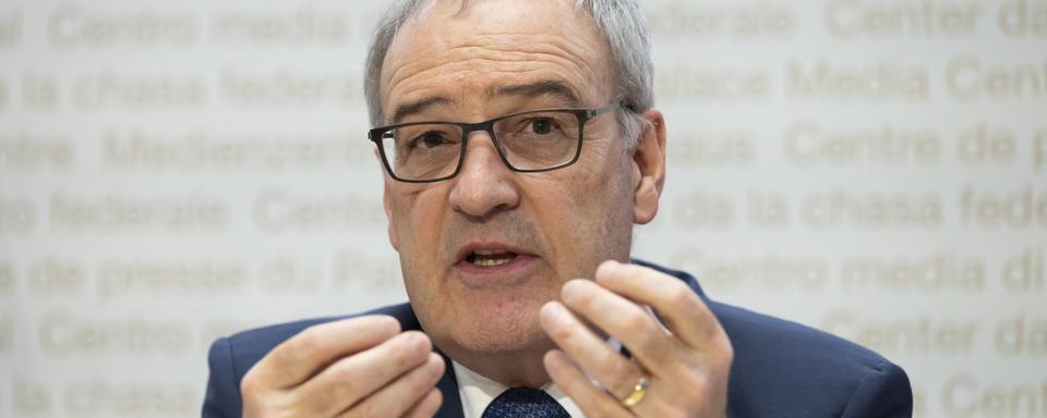 Guy Parmelin devant la presse à Berne. [Keystone - Anthony Anex]