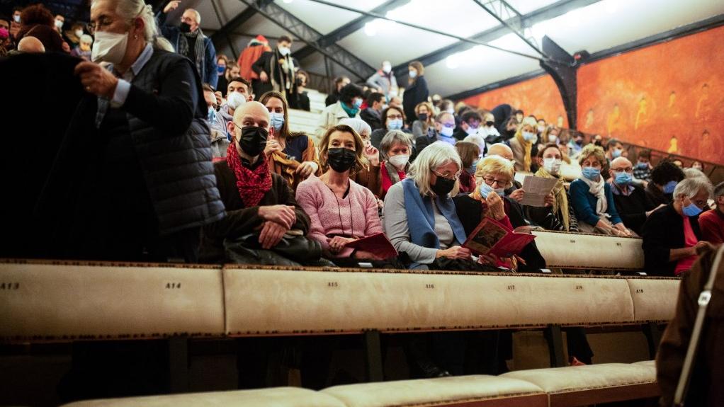 Le masque ne sera plus obligatoire dans les lieux intérieurs en France dès le 14 mars. [Hans Lucas/AFP - Raphael Kessler]