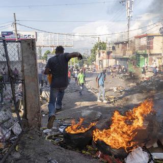 Des manifestants protestent pour demander la démission du Premier ministre Ariel Henry, dans le quartier de Pétion-Ville à Port-au-Prince, en Haïti, le 3 octobre 2022. [AFP - Richard Pierrin]