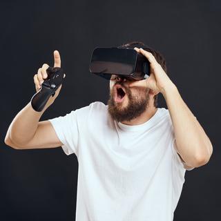 Les risques des casques de réalité virtuelle et du métavers. [depositphotos - pro-fotos@yandex.ru]
