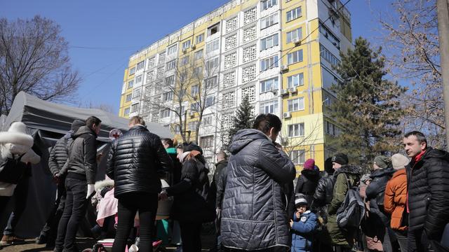 Des réfugiés ukrainiens à Chisinau, la capitale de la Moldavie. [EPA/Keystone - Amel Pain]