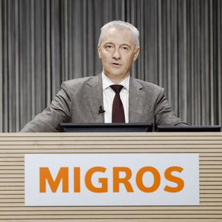 Fabrice Zumbrunnen, CEO de Migros, s'exprime lors de la conférence de presse de Migros le 29 mai 2022 à Zurich. [KEYSTONE - Michael Buholzer]