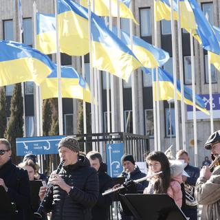 Une manifestation en soutient à l'Ukraine en Lettonie. [Keystone - EPA/Toms Kalnins]