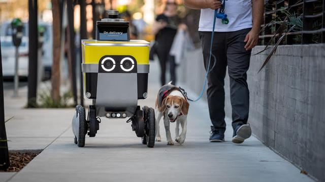 La société américaine Uber expérimente la livraison de repas à domicile par des robots autonomes en Californie, aux États-Unis. [Serve Robotics]