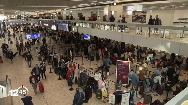 Genève Aéroport s'attend à voir passer environ 187'000 passagers pendant les quatre jours du week-end pascal. [RTS]