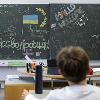 Message de bienvenue pour les élèves ukrainiens dans une école de Bâle, 07.04.2022. [Keystone - Georgios Kefalas]