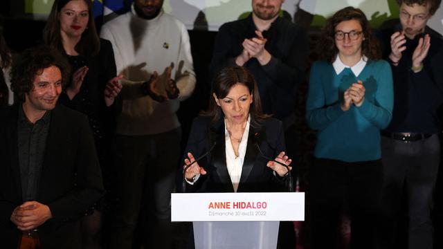 Anne Hidalgo devant ses partisans, dimanche soir 10.04.2022. [AFP - Thomas Coex]