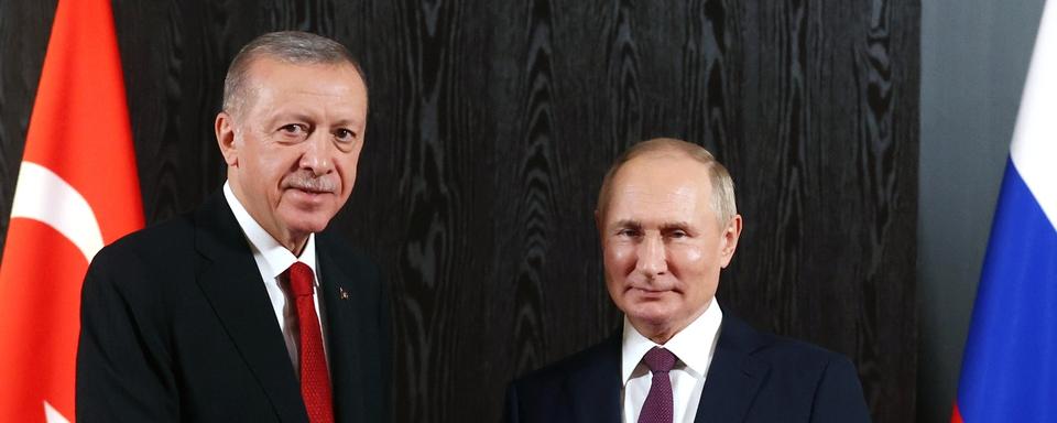 Les présidents turc Recep Tayyip Erdogan et russe Vladimir Poutine lors d'un sommet de l'organistion de coopération de Shanghai le 16 septembre 2022. [Keystone - Alexandr Demyanchuk, Sputnik, Kremlin Pool Photo via AP]