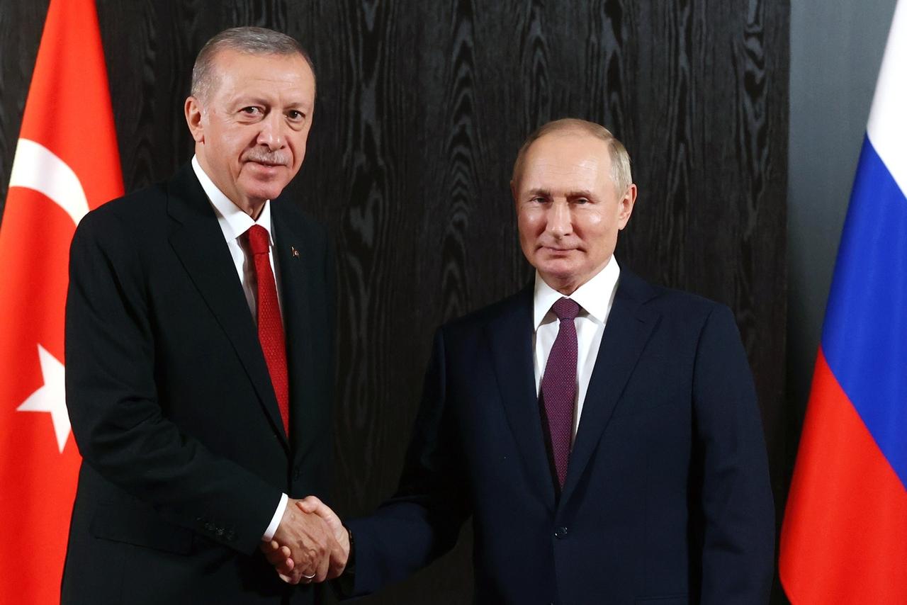 Les présidents turc Recep Tayyip Erdogan et russe Vladimir Poutine lors d'un sommet de l'organistion de coopération de Shanghai le 16 septembre 2022. [Keystone - Alexandr Demyanchuk, Sputnik, Kremlin Pool Photo via AP]