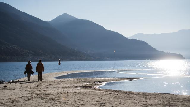 Le Tessin connaît une période de sécheresse intense, comme ici à Locarno. [Keystone - Ti-Press/Alessandro Crinari]