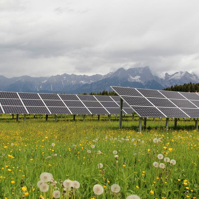 Les panneaux solaires en Suisse. [Depositphotos - Senohrabek]