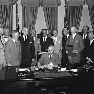 L’Organisation du traité de l'Atlantique Nord (OTAN) a été créée en avril 1949. [AP/Keystone - Byron Rollins]