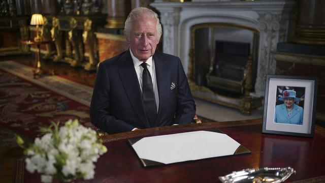 Le roi Charles III pour sa première adresse à la nation, depuis le palais de Buckingham, le 9 septembre 2022. [Keystone - Yui Mok/Pool Photo via AP]