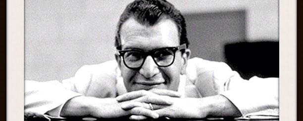 Dave Brubeck, pianiste et compositeur de jazz (1920 - 2012). Parmi les armes de persuasion des Etats-Unis durant la guerre froide, la musique tient un rôle important et le jazz est compris comme l'émanation la plus authentique de la culture américaine. Toutefois, lorsque Brubeck joue à l'étranger, il n'aime pas utiliser le mot "propagande". Il remarque cependant que dans les pays européens ayant connu la dictature, le jazz a été interdit. [flickr - Darin McClure]