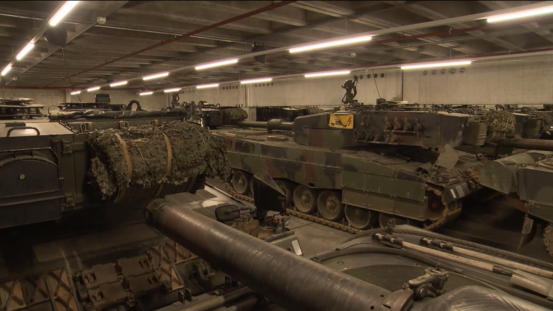 Les 96 chars Léopard sont stockés dans un lieu tenu secret. [RTS]