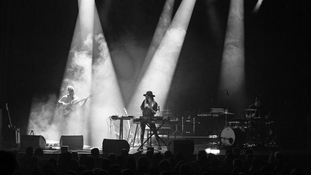 L'artiste électro pop La Colère lors d'un concert à l'Alhambra, Genève. [© Aude Hänni - Aude Hänni]