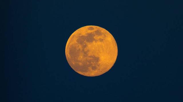 Un "Super Lune des fraises" a illuminé le ciel le 14 juin 2022 [AFP]