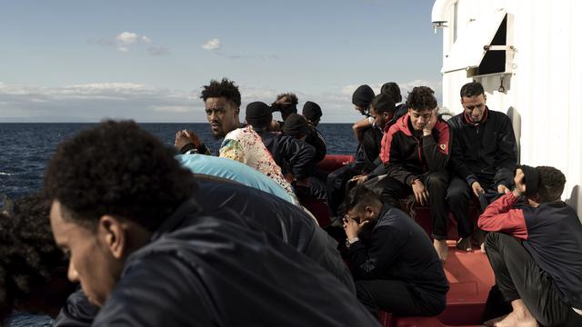 Le navire humanitaire Ocean Viking bloqué en Méditerranée avec 230 passagers à bord et objet d'un bras de fer entre la France et l'Italie sera accueilli à Toulon. [Keystone - Vincenzo Circosta]