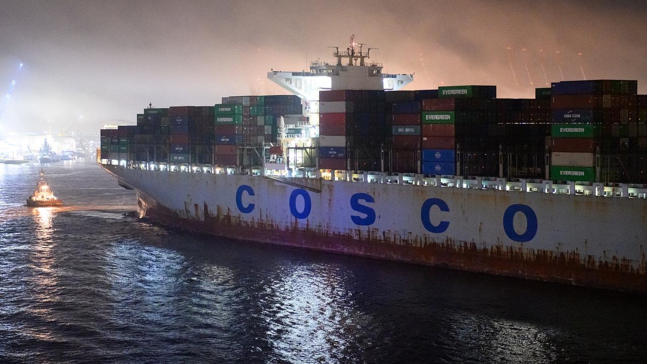 Débat en Allemagne suite à l'achat de parts du port de Hambourg par l'entreprise chinoise Cosco. [Keystone - DPA/Jonas Walzberg]