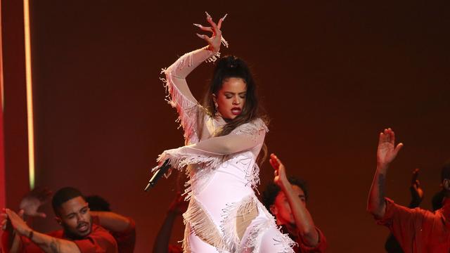 La chanteuse espagnole Rosalía lors de la cérémonie des Grammy Awards à Los Angeles, le 26 janvier 2020. [Keystone - Matt Sayles/Invision/AP]