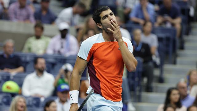 Carlos Alcaraz s'est fait surprendre par David Goffin. [EPA/JUSTIN LANE]