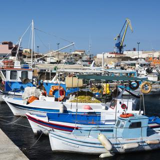Des bateaux dans un port de l'île de Syros. [AFP - Sergio Pitamitz / Robert Harding Heritage / robertharding]