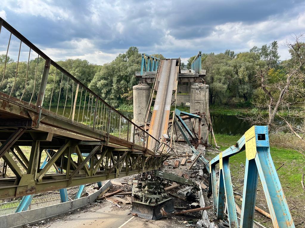 Un pont détruit dans l'est de l'Ukraine. Région Izioum, Kharkiv, photo prise le 26 septembre 2022 [RTS - Annabelle Durand]