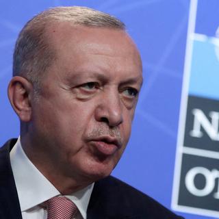 Le président turc, ici lors du sommet de l'Otan à Bruxelles en juin 2021, refuse que la Finlande et la Suède rejoignent l'alliance militaire, une décision qui doit être prise à l'unanimité. [Reuters - Yves Herman]