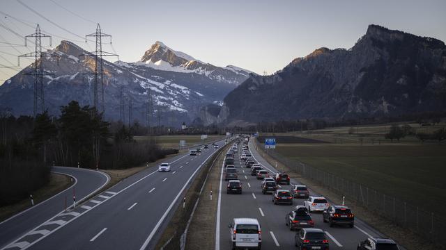 L'Autoroute A13 à Maienfeld (GR). [KEYSTONE - GIAN EHRENZELLER]