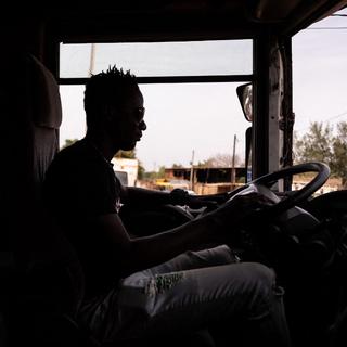 Chauffeur rescapé d'une attaque, de retour à Ouagadougou le 05.10.2022. [AFP - Olympia de Maismont]