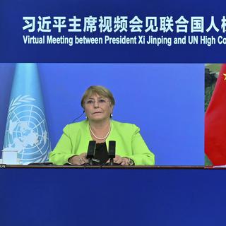 Les seules images de la visioconférence entre Michelle Bachelet et Xi Jinping. [Keystone - Yue Yuewei/Xinhua via AP]