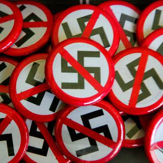 Une interdiction des symboles nazis et racistes est possible, mais compliquée, estime l'Office fédéral de la justice (OFJ). [DDP/AFP - Michael Latz]