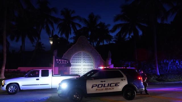 L'ancien président américain Donald Trump a annoncé lundi que sa célèbre résidence de Floride, Mar-a-Lago, avait été "perquisitionnée" [Ap Photo]