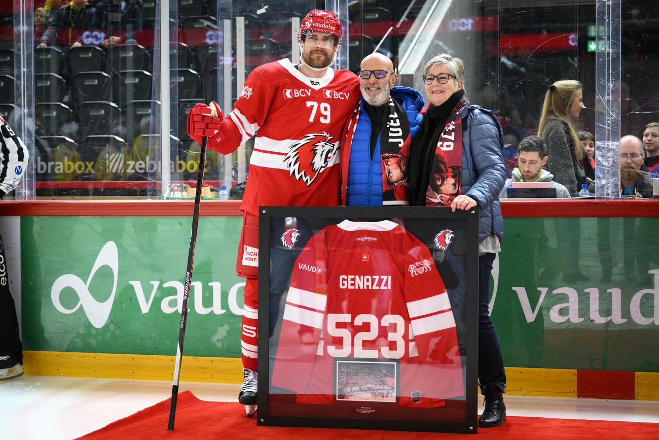 Joël Genazzi a été honnoré par le Lausanne HC pour son record. [KEYSTONE - Laurent Gillieron]