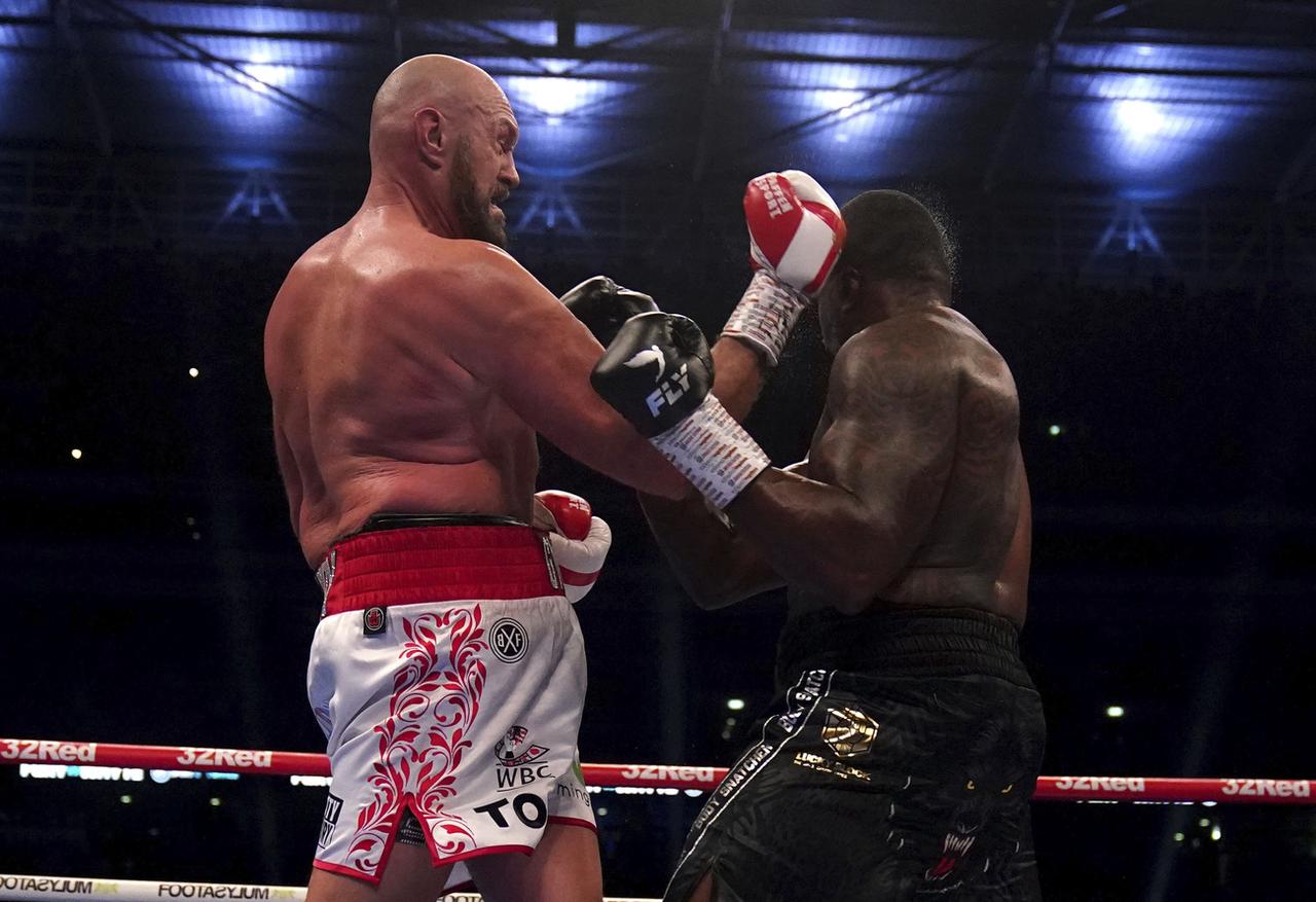 Tyson Fury (gauche) a conservé son invincibilité grâce à cet uppercut. [KEYSTONE - Nick Potts]