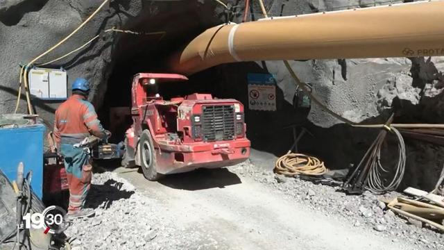 Aux Diablerets, une galerie de 260 mètres, est actuellement creusée pour faire renaître l'une des pistes parmi les plus raides des Préalpes. [RTS]