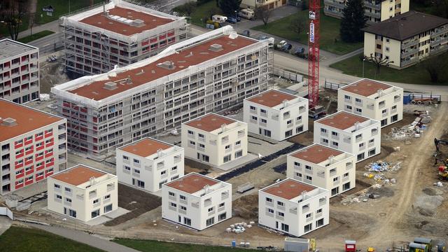 Le Conseil fédéral et la Banque nationale suisse (BNS) ont décidé mercredi de réactiver et de relever le volant anticyclique de fonds propres pour les banques pour les protéger des risques croissants sur les marchés hypothécaire et immobilier. [KEYSTONE - Steffen Schmidt]