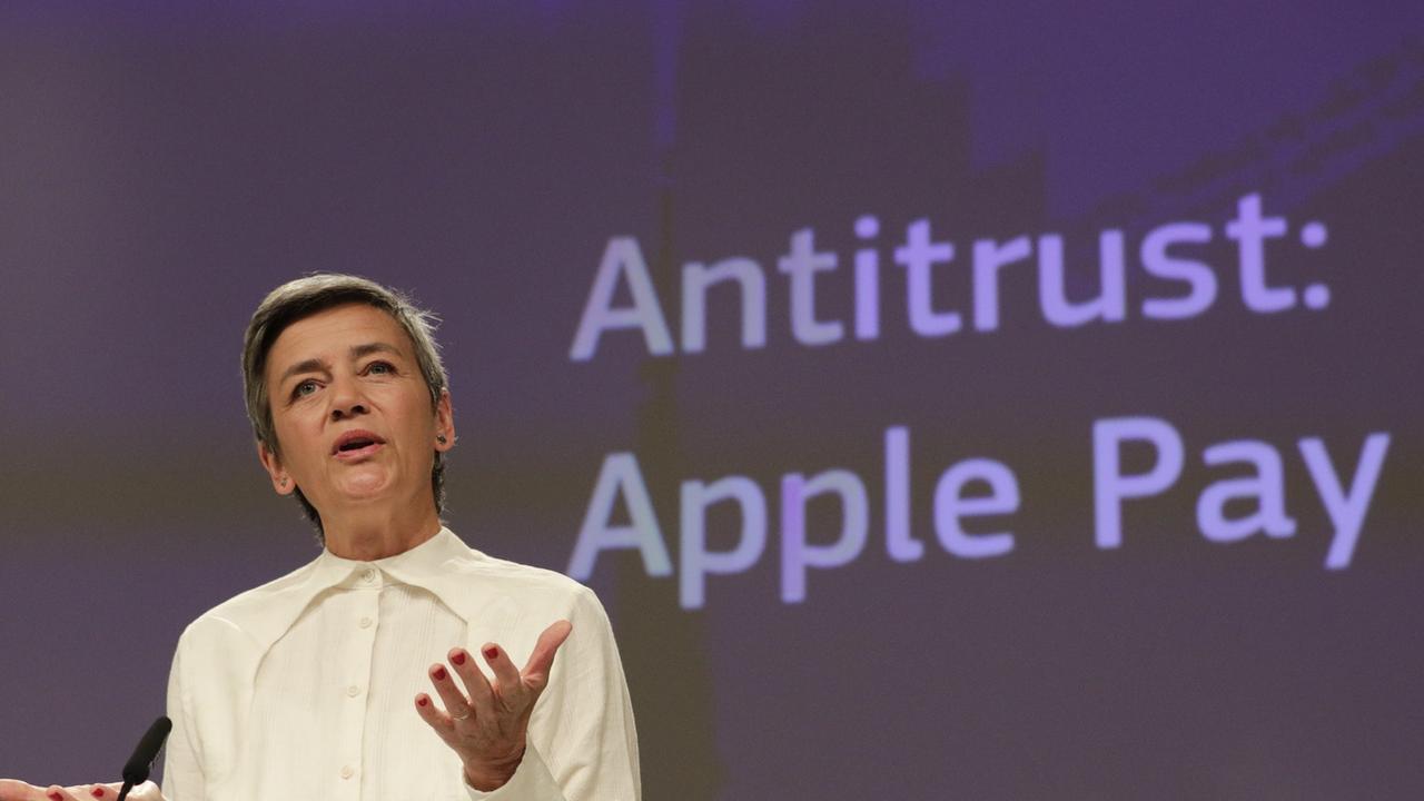 La commissaire européenne en charge de la concurrence Margrethe Vestager a dénoncé lundi les pratiques déloyales d'Apple. [Keystone - Olivier Hoslet]