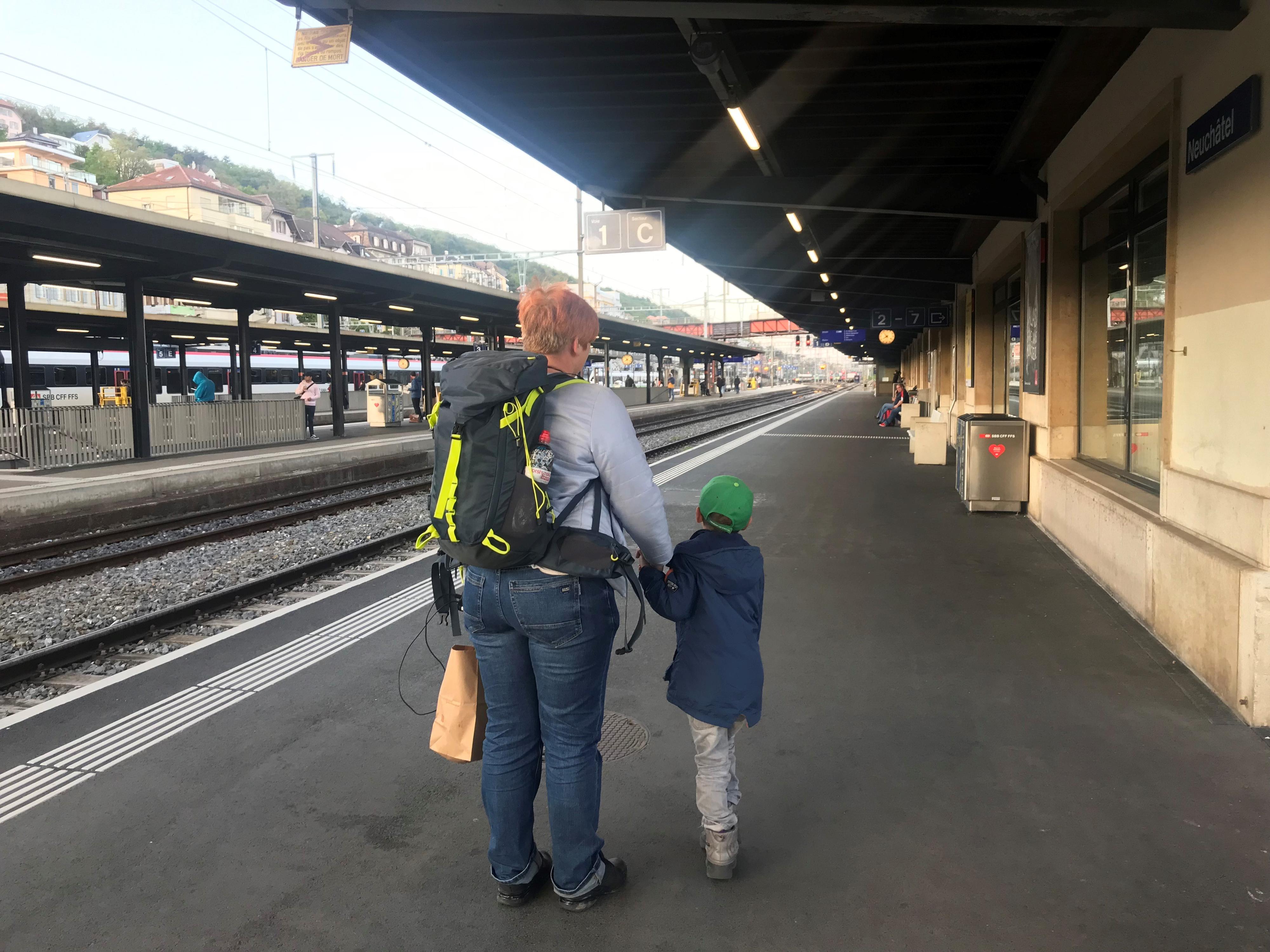 Hanna et son petit garçon ont bénéficié de la solidarité des habitantes et habitants de Neuchâtel, mais son parcours reste extrêmement difficile. [RTS - Ludovic Rocchi]