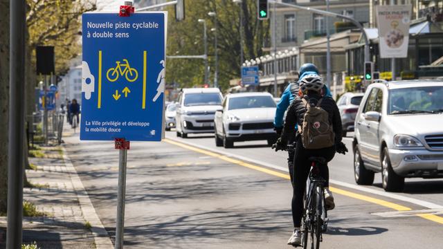 Le canton de Genève veut davantage développer les voies cyclables. [KEYSTONE - Martial Trezzini]