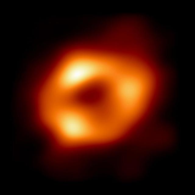 La première photo du trou noir Sagittarius A* (Sgr A*). [EHT Collaboration]