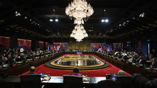 Le plus important rassemblement de dirigeants mondiaux depuis le début de la pandémie s'est ouvert sans Vladimir Poutine à Bali. [AP/Keystone - Leon Neal]
