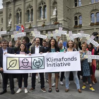 Le PS et les Verts lancent leur initiative pour un fonds climat. [Keystone - Peter Klaunzer]
