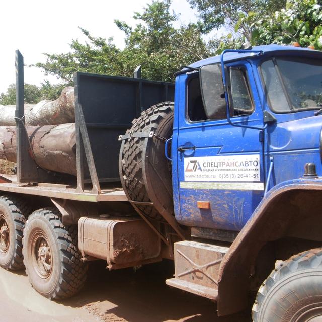 Un véhicule d'origine russe circulant dans la concession de Bois Rouge en Centrafrique. [EIC/OpenFacto]